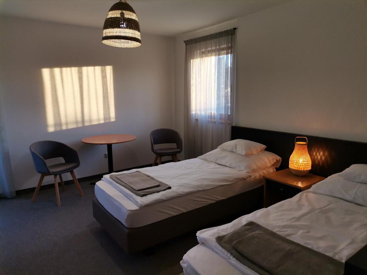 Jonathan Bed&Pizza Komarom Ngoại thất bức ảnh