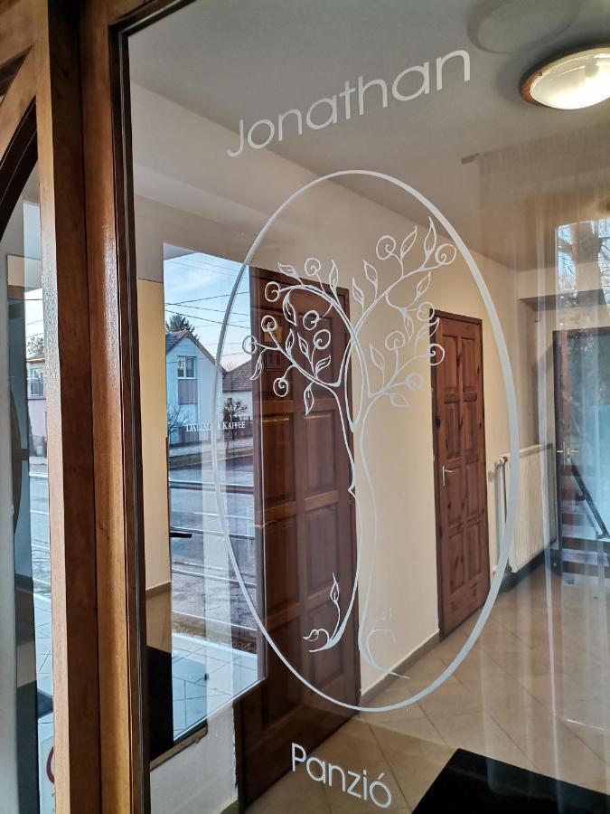 Jonathan Bed&Pizza Komarom Ngoại thất bức ảnh