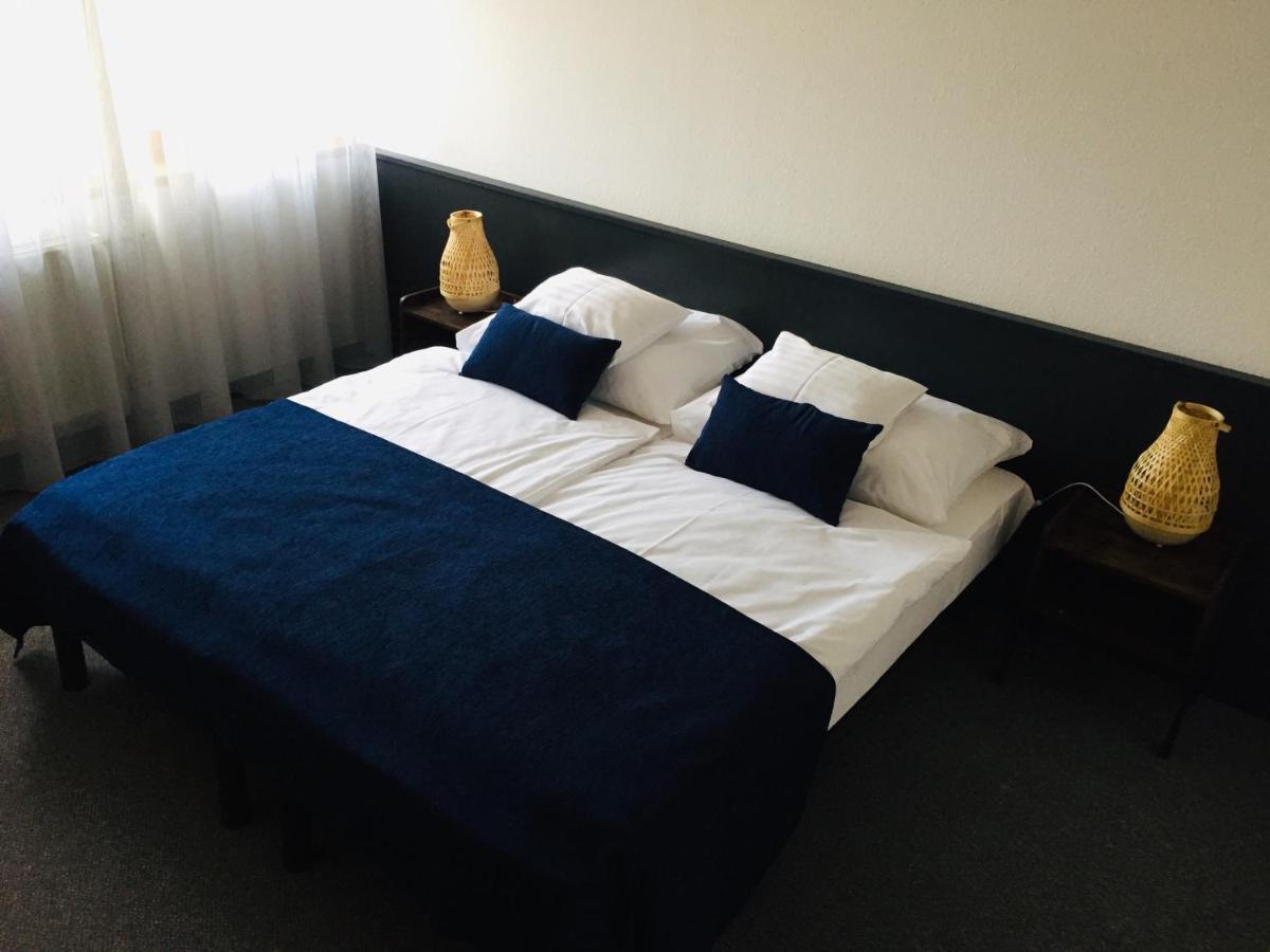 Jonathan Bed&Pizza Komarom Ngoại thất bức ảnh