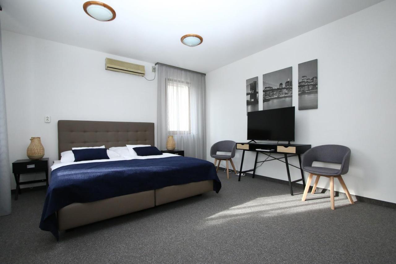 Jonathan Bed&Pizza Komarom Ngoại thất bức ảnh