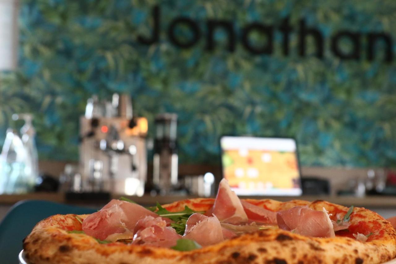 Jonathan Bed&Pizza Komarom Ngoại thất bức ảnh