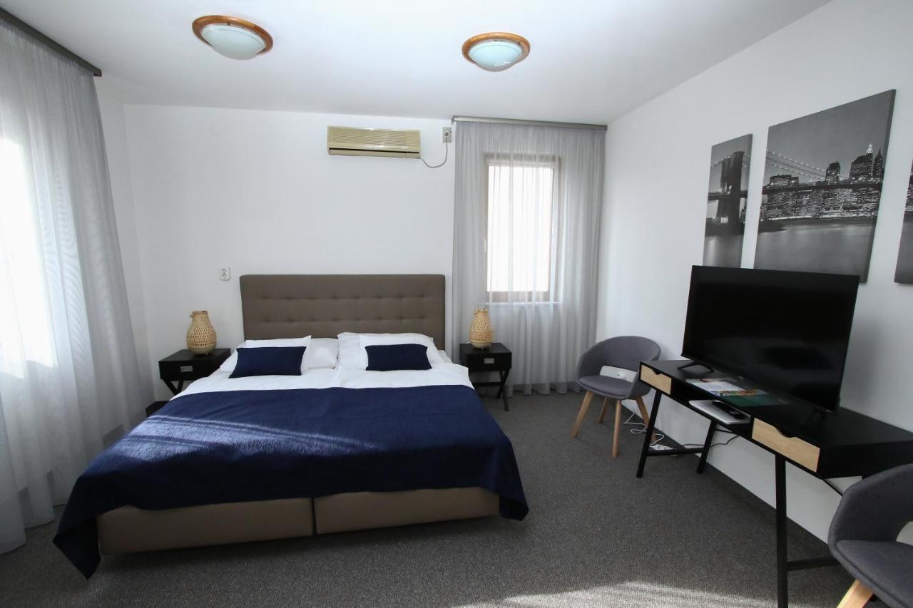 Jonathan Bed&Pizza Komarom Ngoại thất bức ảnh