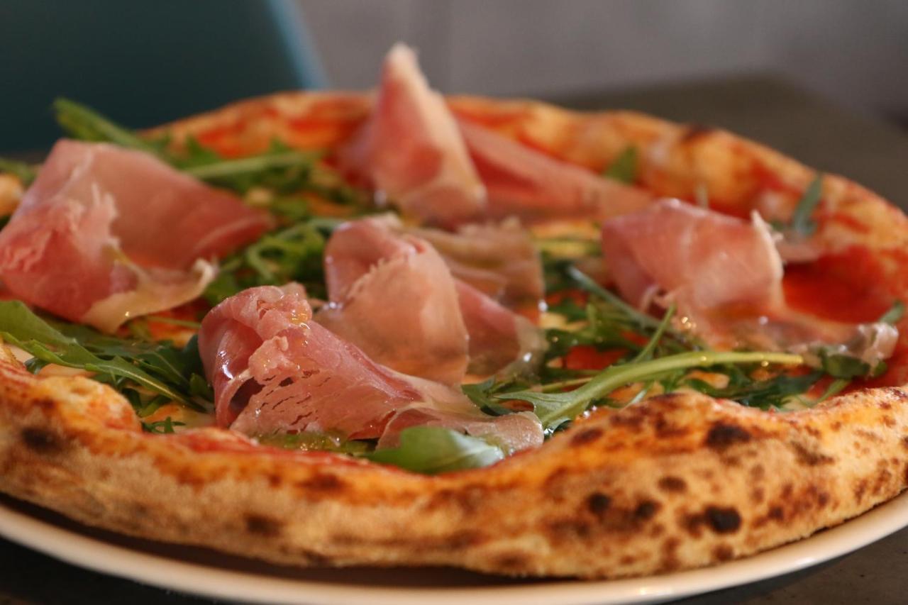 Jonathan Bed&Pizza Komarom Ngoại thất bức ảnh