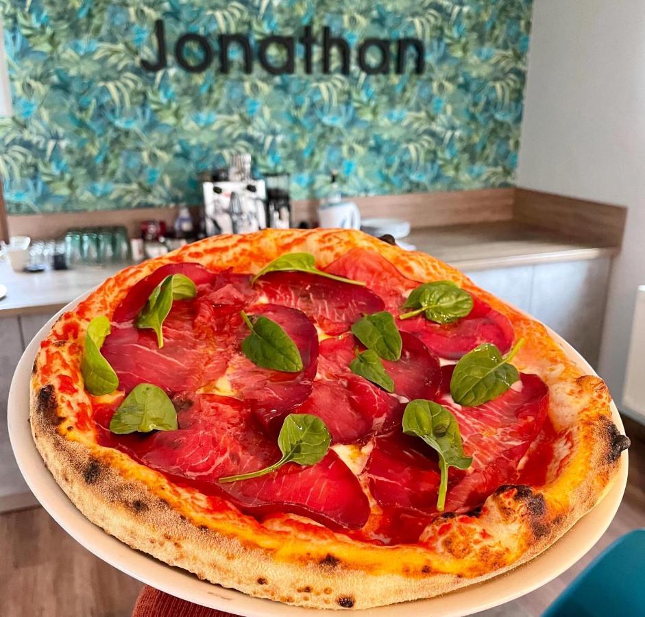 Jonathan Bed&Pizza Komarom Ngoại thất bức ảnh