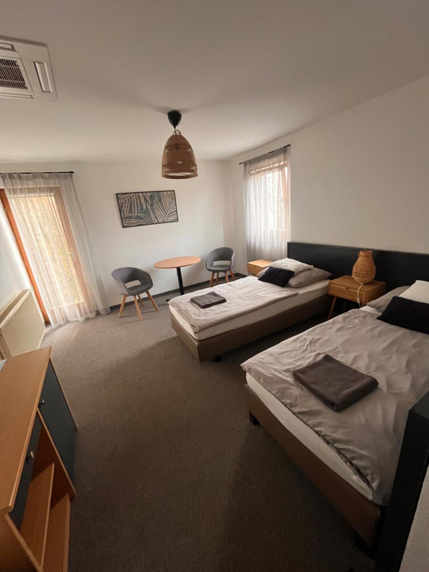 Jonathan Bed&Pizza Komarom Ngoại thất bức ảnh